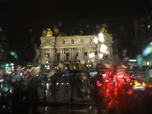 Opera Paryska w deszczu